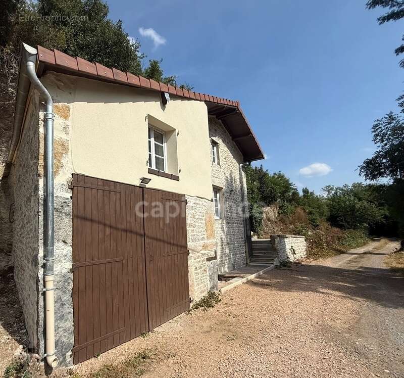 Berzé-la-Ville – Maison troglodyte avec grotte naturelle, charme brut et rénovation moderne - photo 6