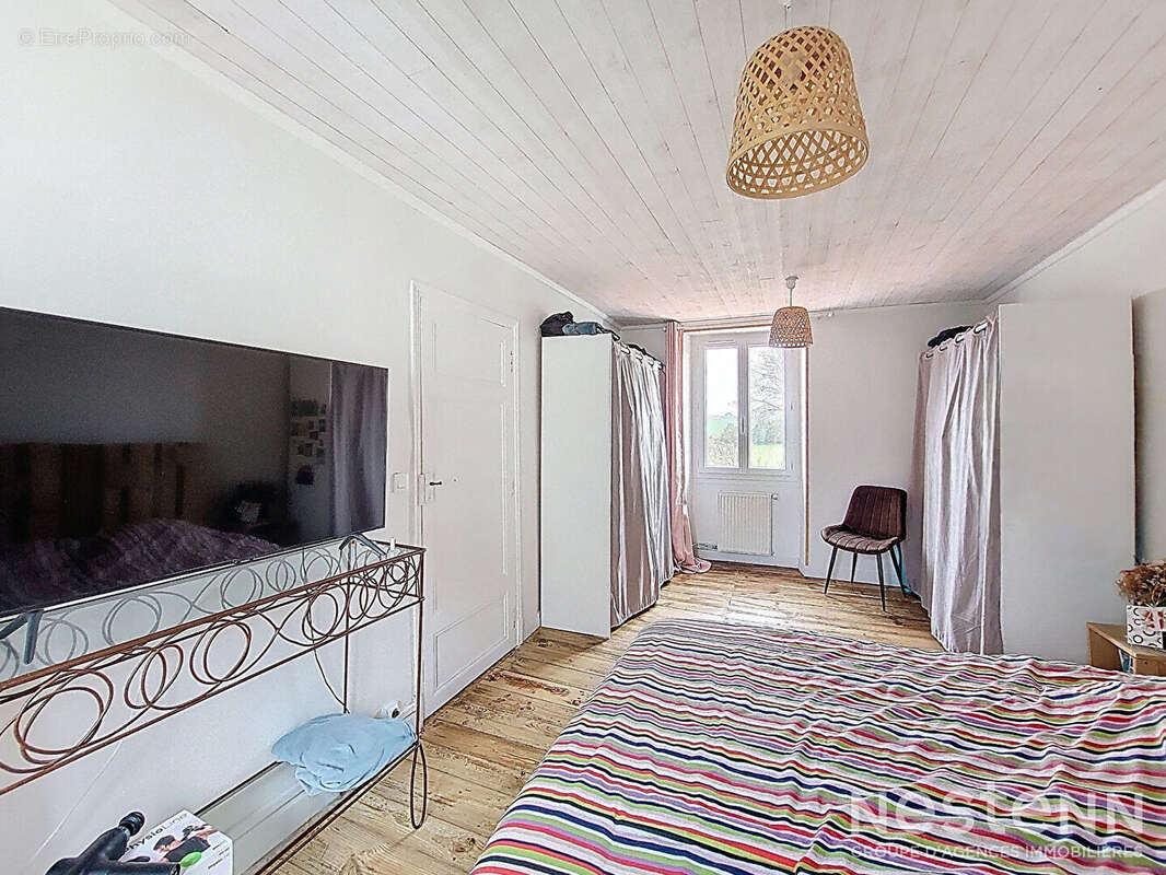 A Vendre Maison en pierre entièrement rénovée de 86 m² avec jardin et dépendances au coeur de Mézin - photo 10