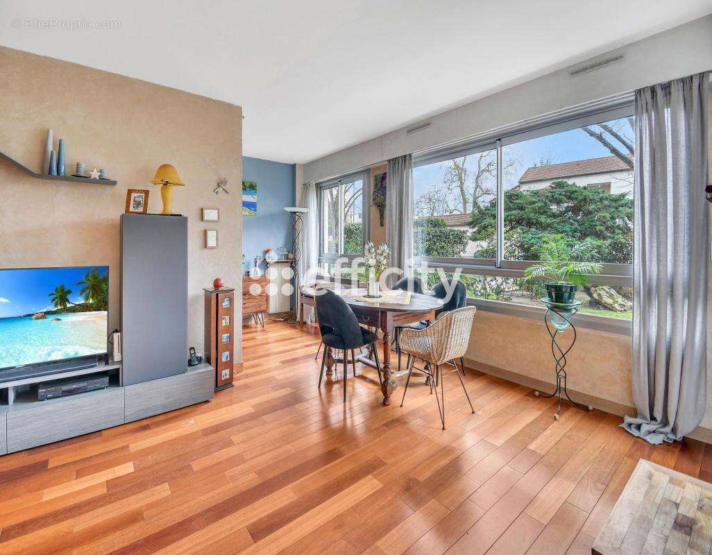Appartement à COURBEVOIE