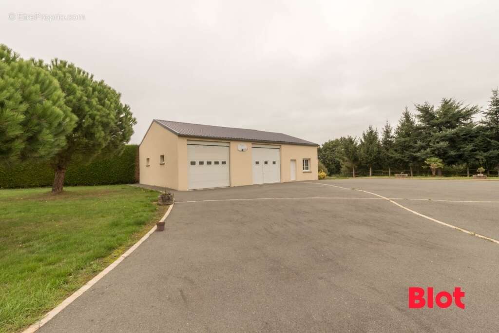 Maison 245 m² à Antrain  - photo 3