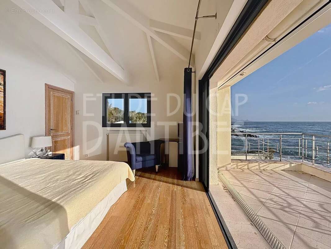 Maison à ROQUEBRUNE-SUR-ARGENS