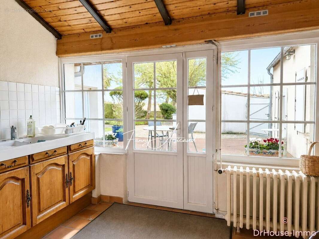 Maison 168 m² à Charron  - photo 35