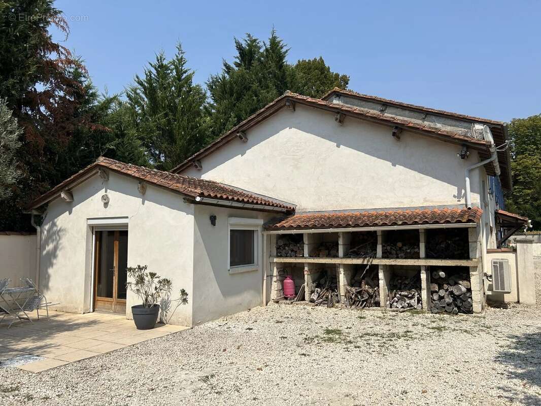 Spacieuse résidence individuelle de 6 chambres et 5 salles de bains avec piscine - photo 16