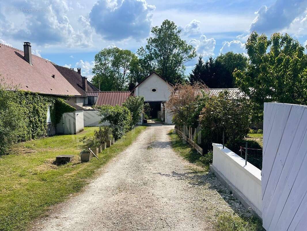 Maison à TOUCY