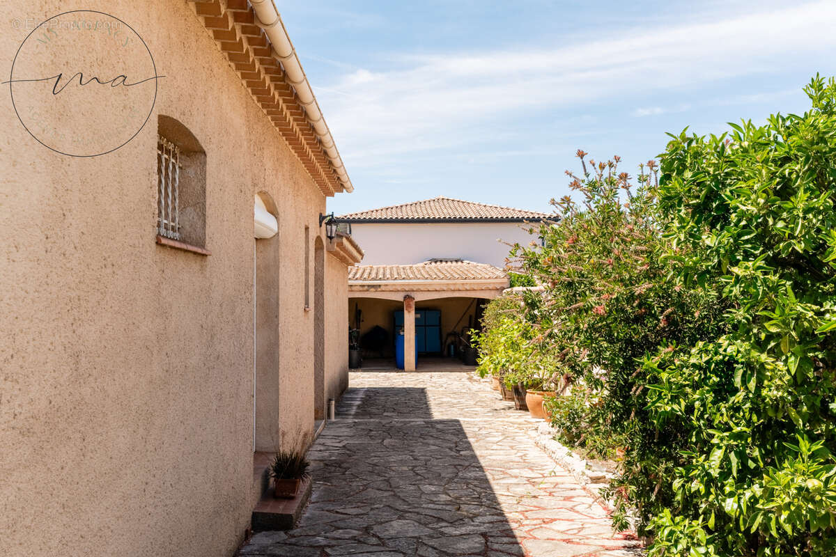 Lignan-sur-Orb   Maison de caractère 215 m2, 5 chambres, piscine, terrain 983 m2 - photo 20