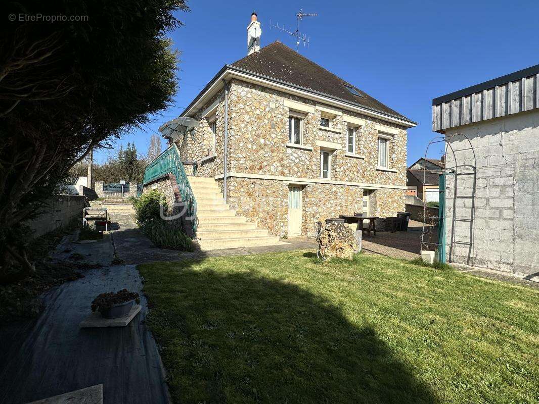 Maison familiale 122 m² – 6 pièces – Grand garage – Proche commodités - photo 9