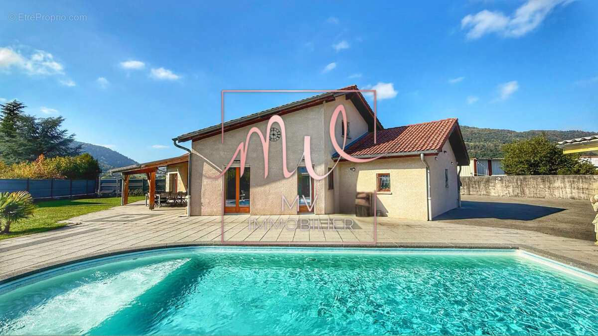 Maison à SAINT-ETIENNE-DE-CROSSEY