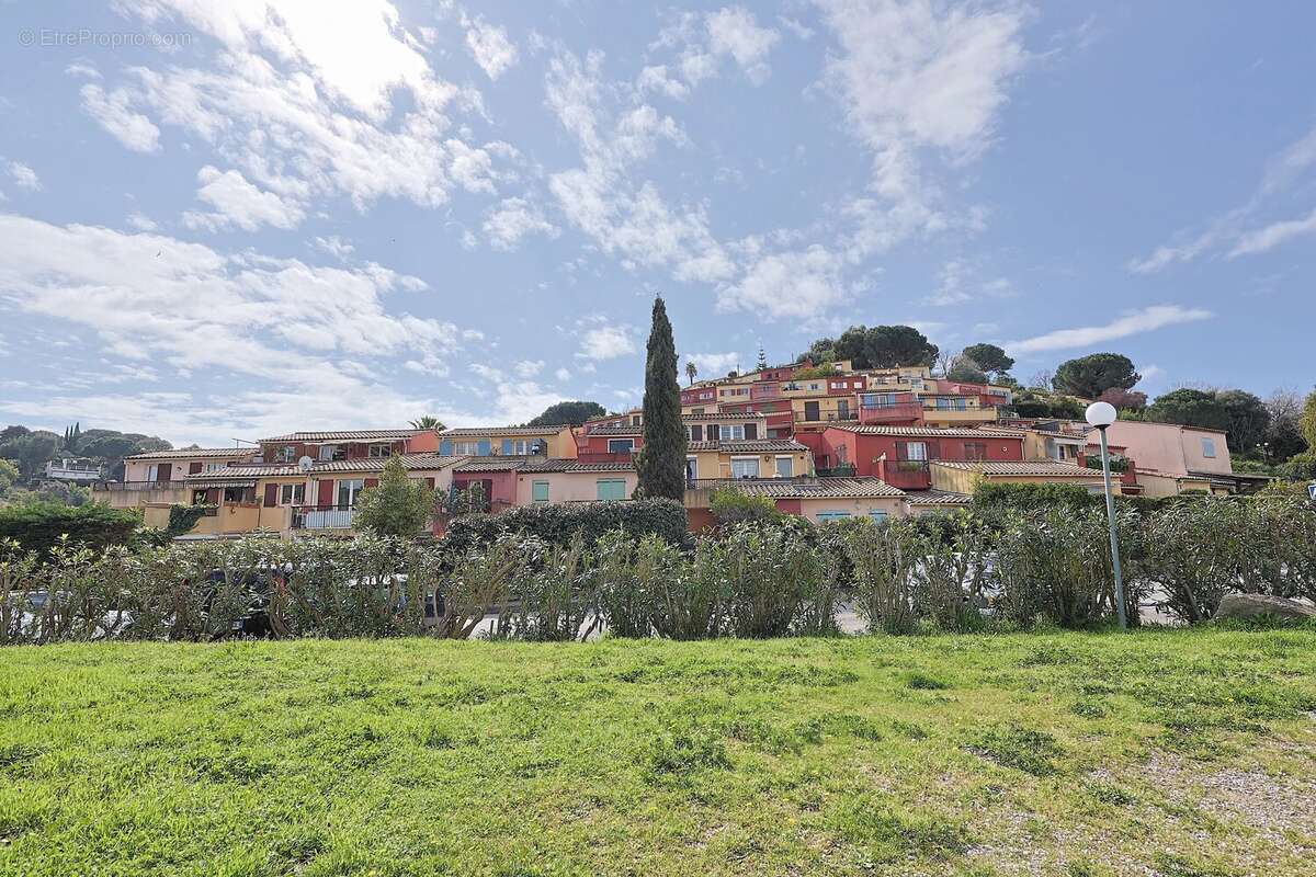 Appartement à VALLAURIS