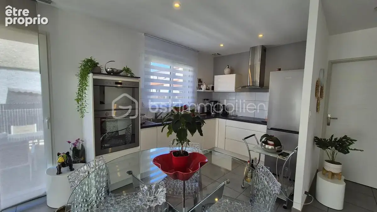 A vendre villa trois faces recente de 82m² sur terrain de 286m² a elne - en plain pied - deux chambres - garage - aucun travaux  - photo 9