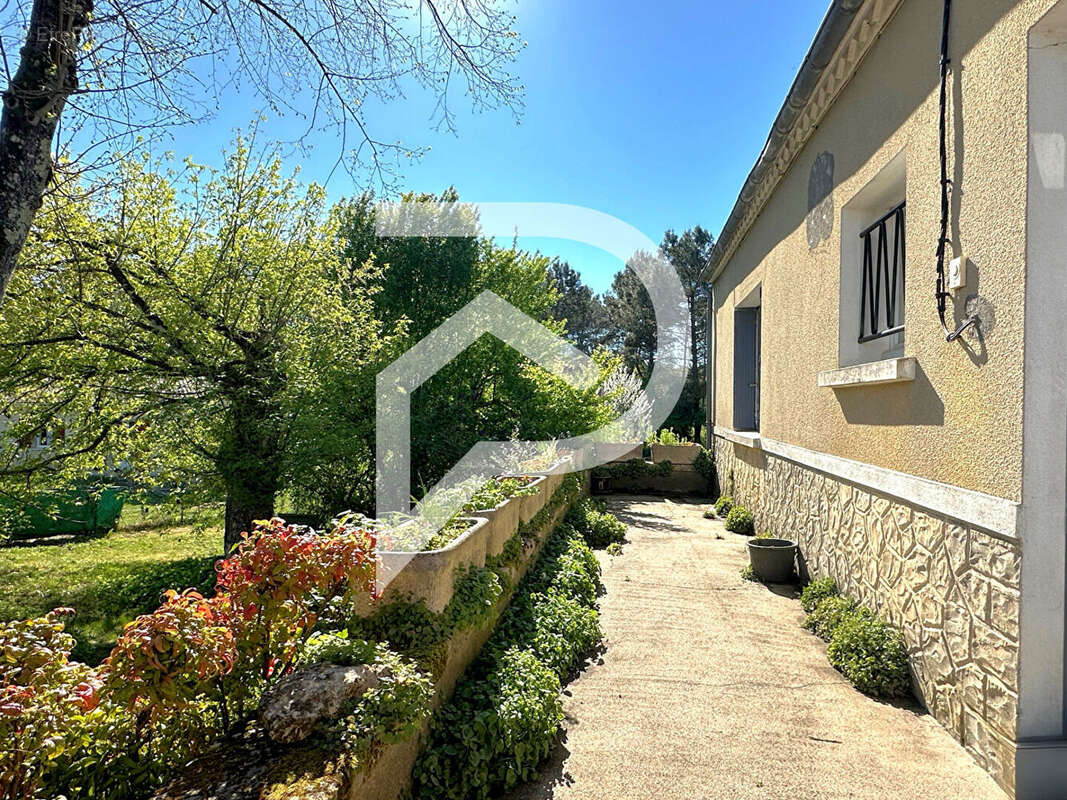 Maison à QUEYSSAC