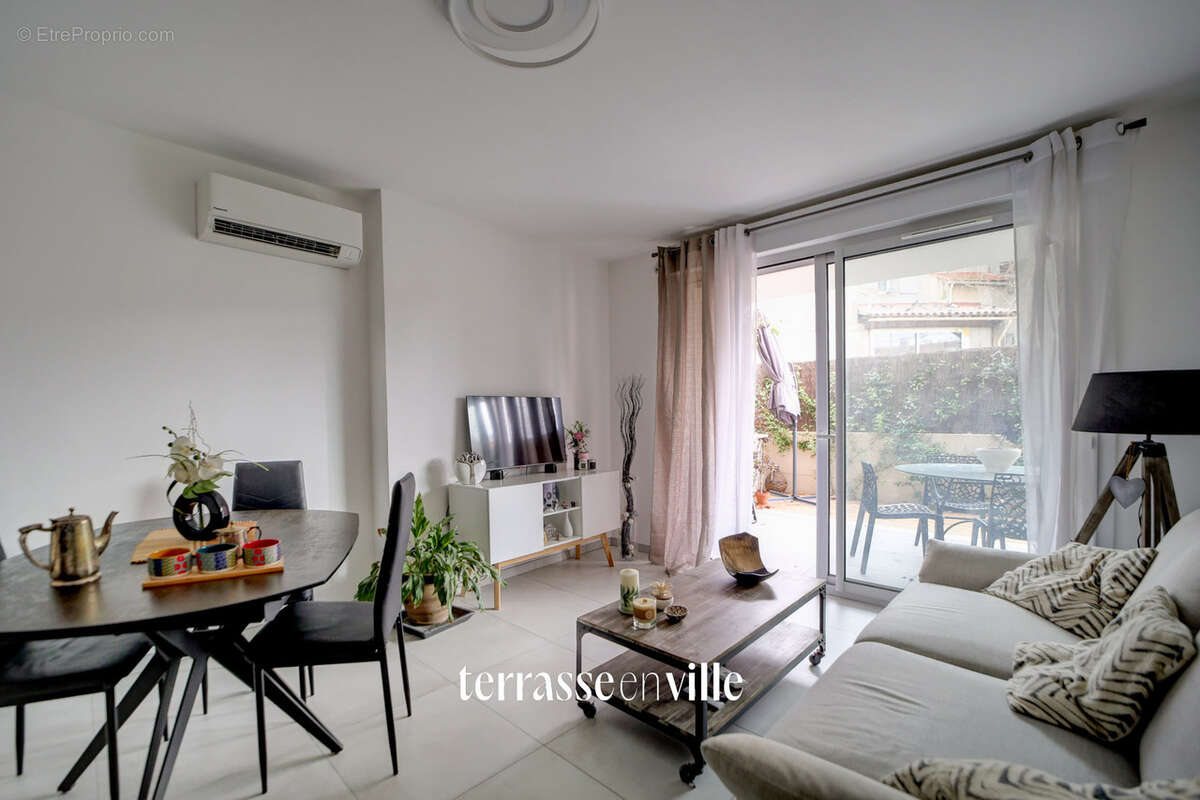 Appartement à SAINT-CYR-SUR-MER