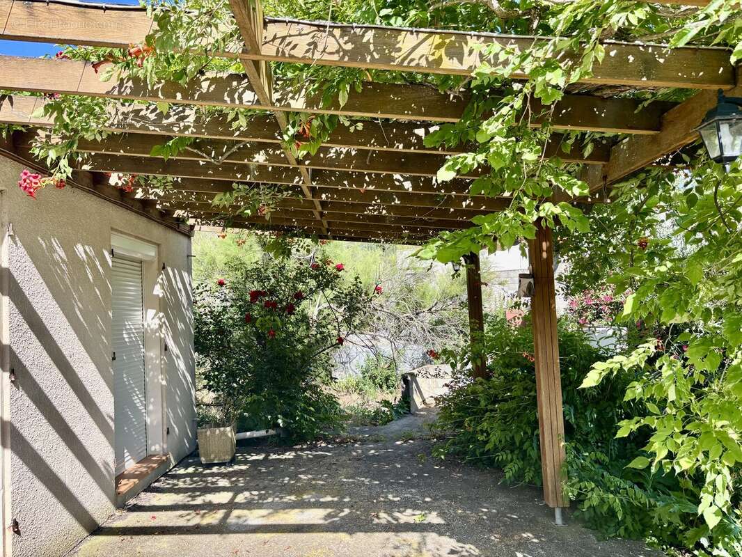 Charmante maison de village sur un terrain de 5 000 m², dans un environnement calme - photo 15