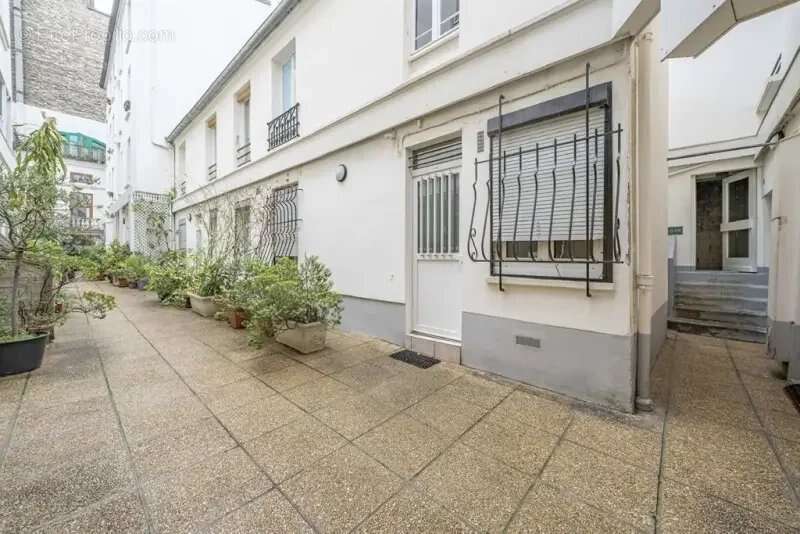 Appartement à PARIS-14E