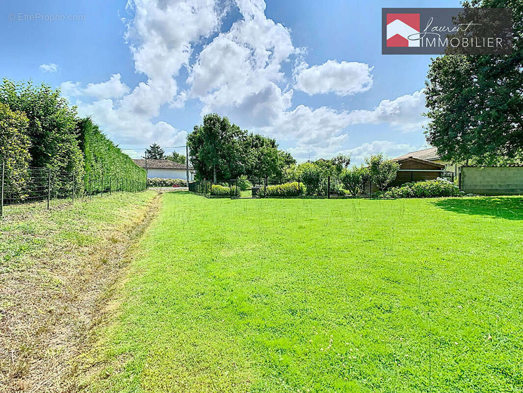 Terrain à PONT-DE-VAUX