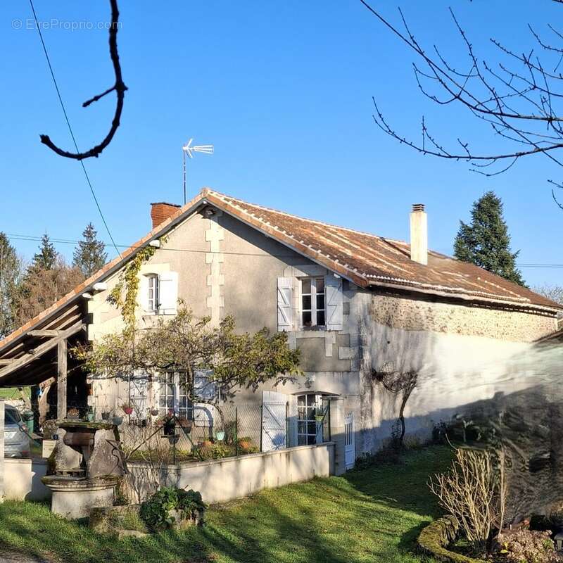 Maison 118 m² à Massignac  - photo 2