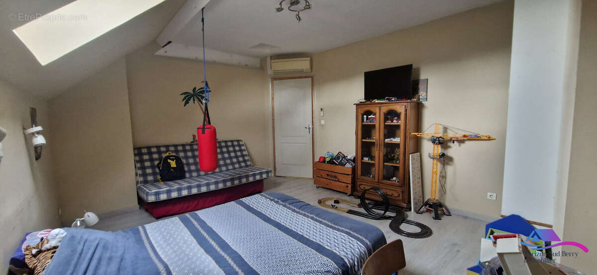 Chambre 1 - Maison à VICQ-EXEMPLET