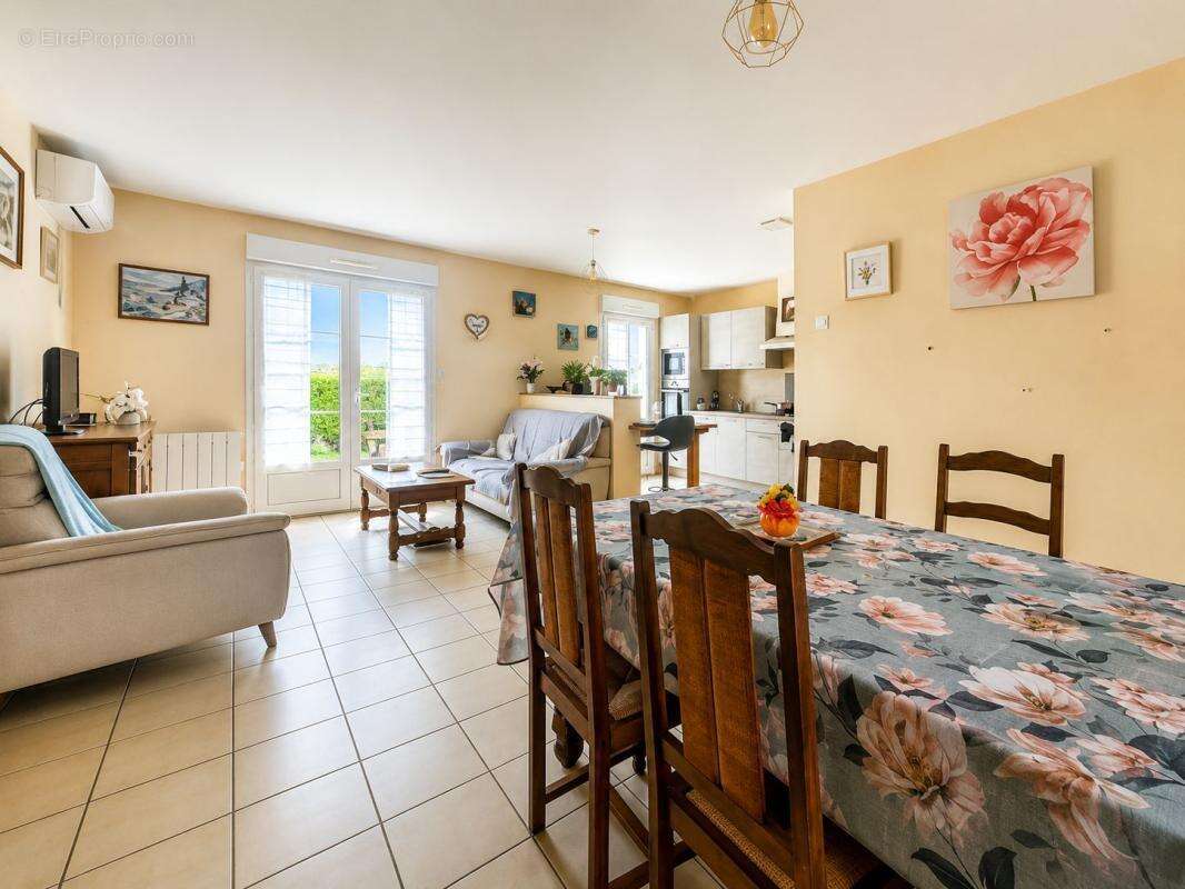 Maison plain pied à vendre. VIAGER OCCUPE proche LAVAL - photo 2