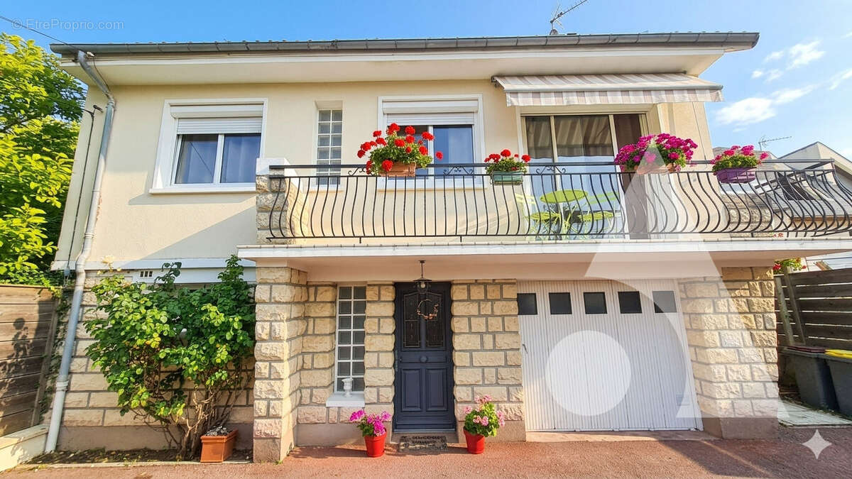 Maison à SAINT-REMY-LES-CHEVREUSE