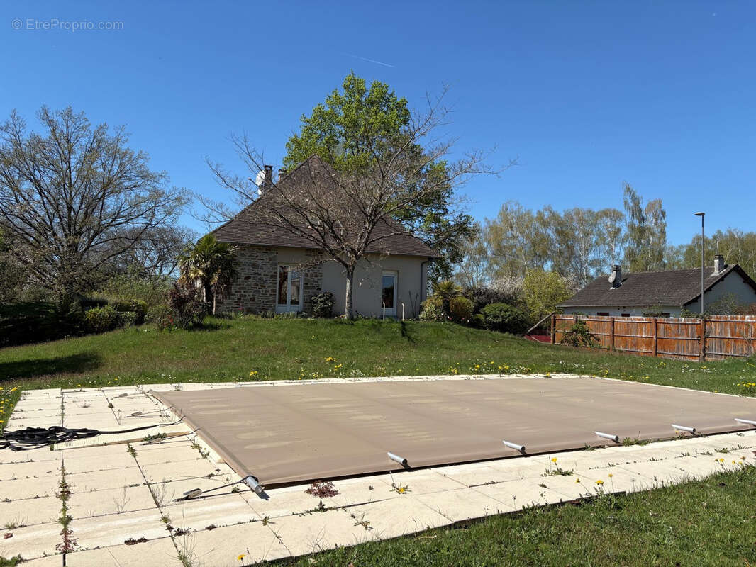 Maison à COUSSAC-BONNEVAL