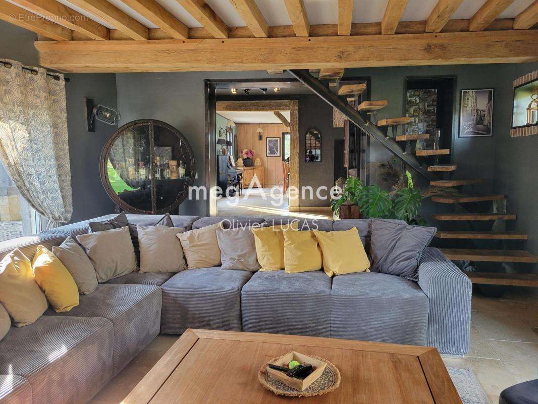 Maison à SAINT-HYMER