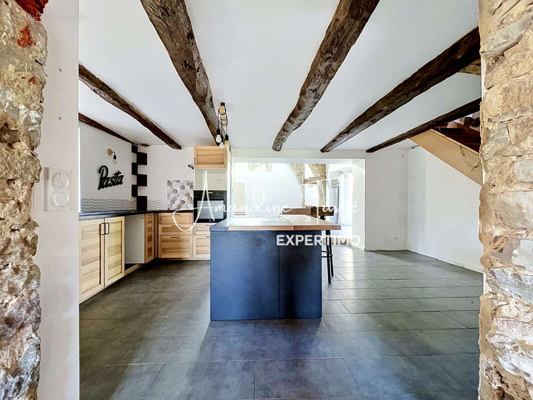 Ancien corps de ferme rénové avec 6 chambres et dépendances - photo 10