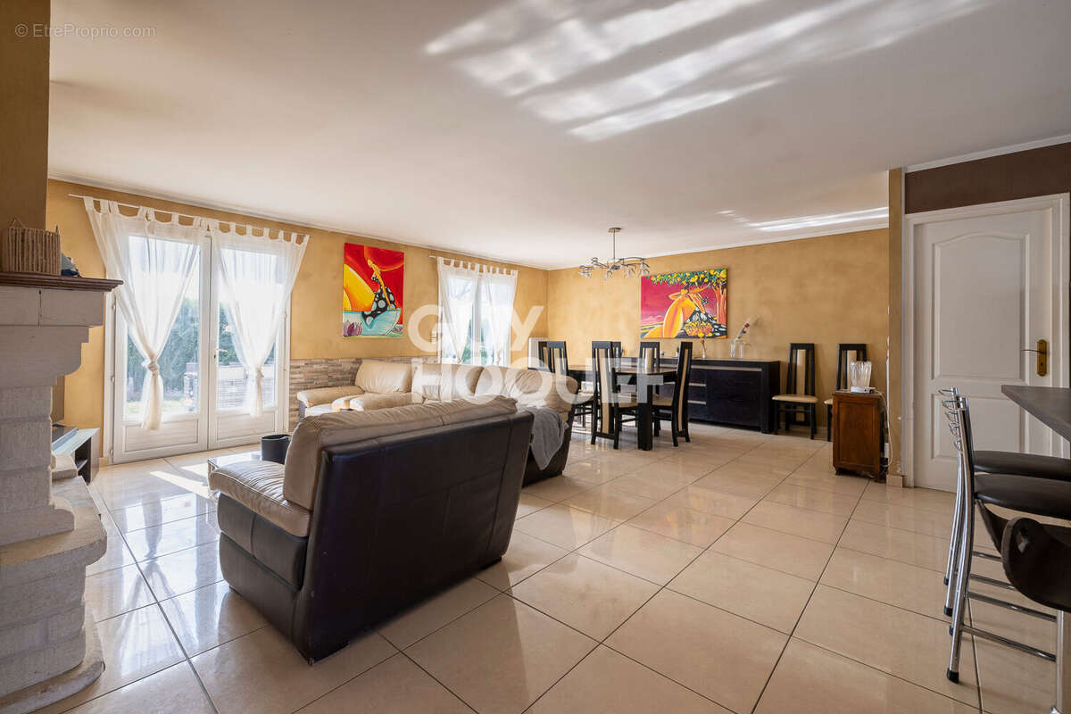 Maison à MIREFLEURS