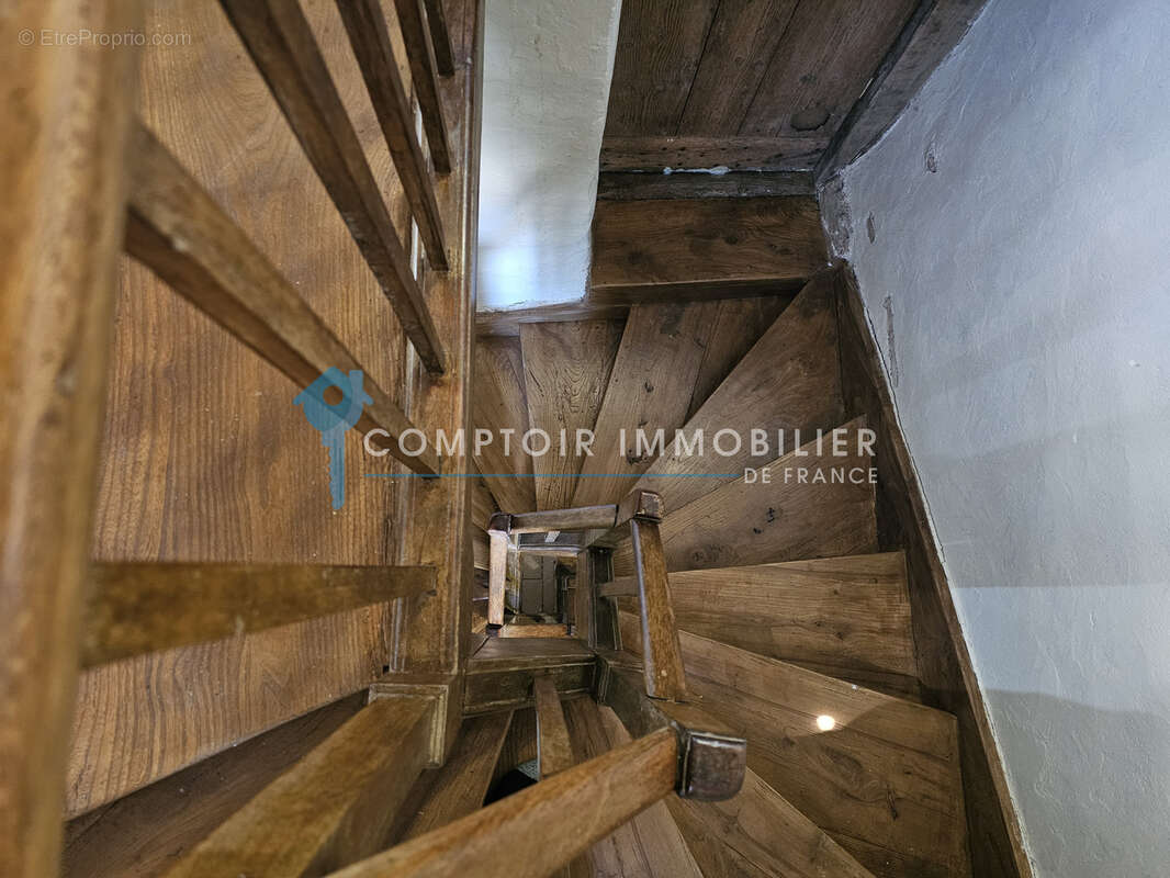Propriété Historique du 14 ième Siècle - 16 pièces - 550 m2 sur un terrain de 8000 m2 - photo 6