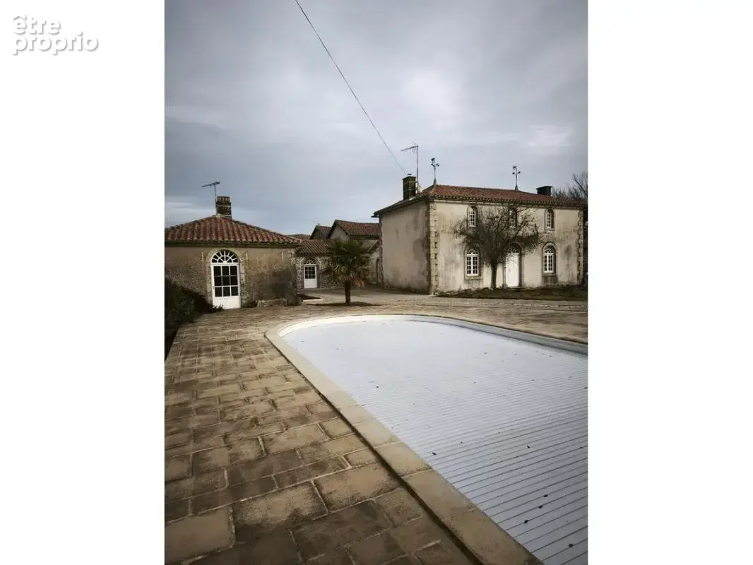 Maison 6 pièces 340 m² à vendre à Le Tallud (79200) - photo 1