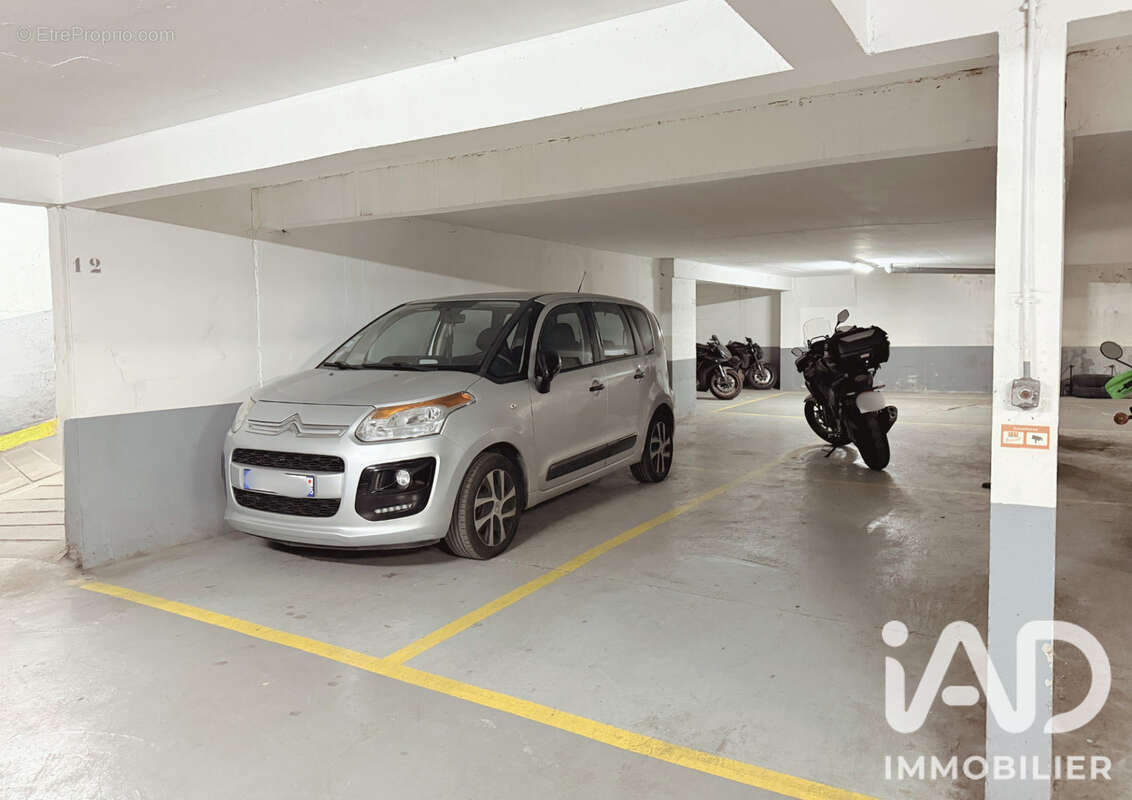 Parking 12 m² à Paris-20e  - photo 2
