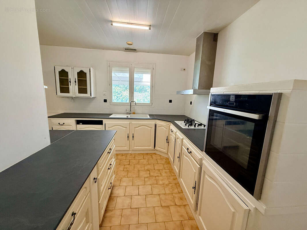 Traditionnelle 3 chambres avec garage et piscine ! - photo 8