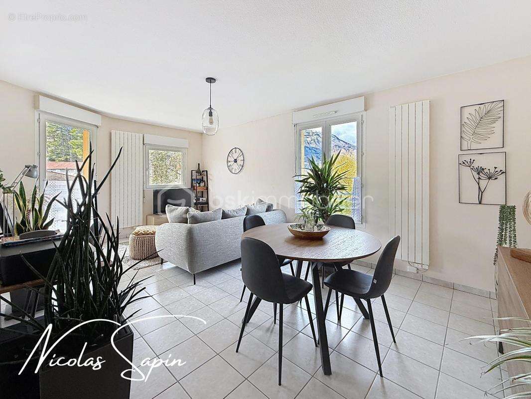 Appartement à VARCES-ALLIERES-ET-RISSET
