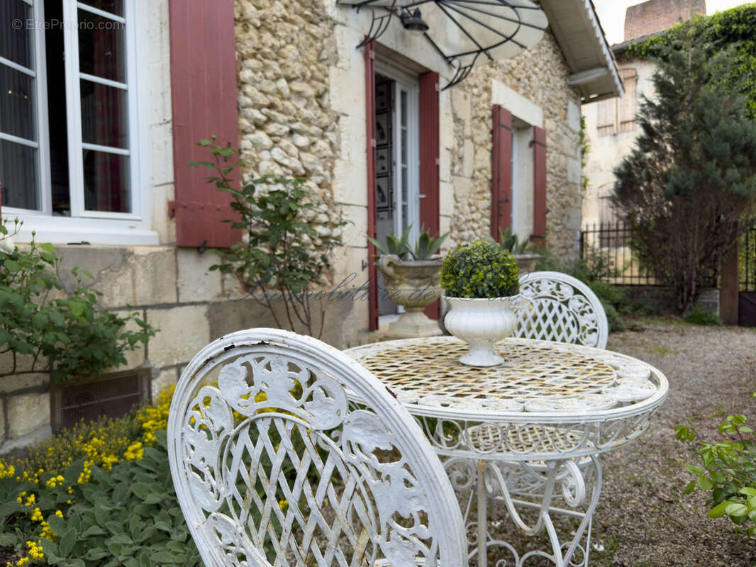 Maison à DOUZILLAC