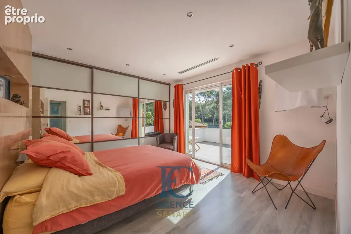 Maison d'architecte de 216 m2 à proximité de la plage Dorée - photo 6