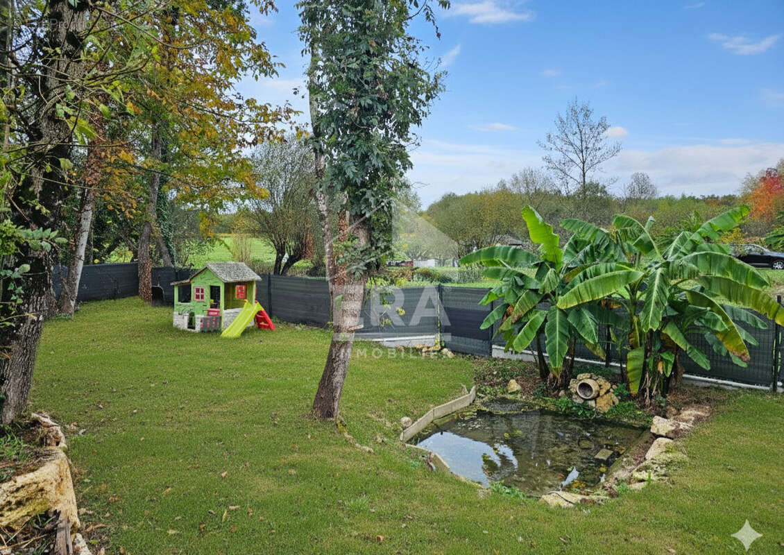 Maison à ROULLET-SAINT-ESTEPHE