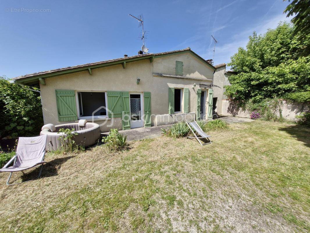 Maison à CAMPS-SUR-L'ISLE