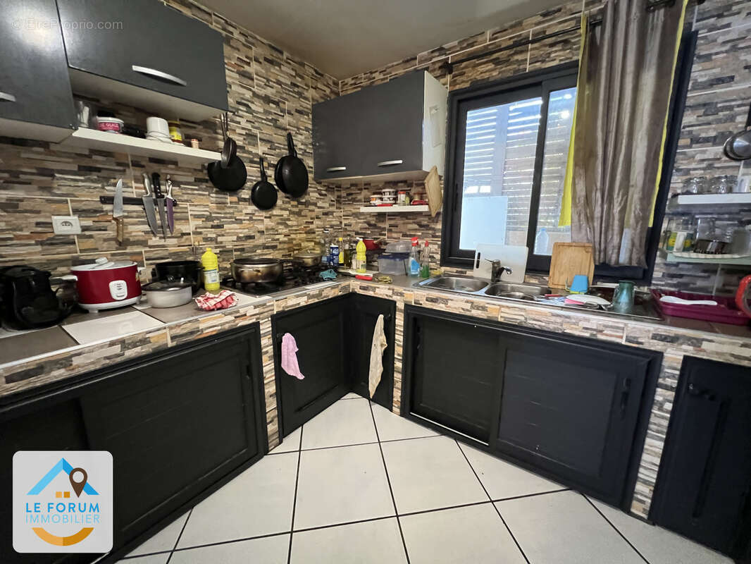 Saint pierre 97410 - ensemble immobilier avec bon rendement locatif - tout à l'égout - secteur privilégié - photo 2