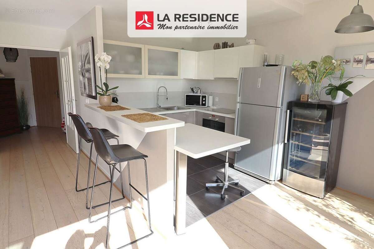 Appartement 99 m² à Fontenay-Le-Fleury  - photo 3