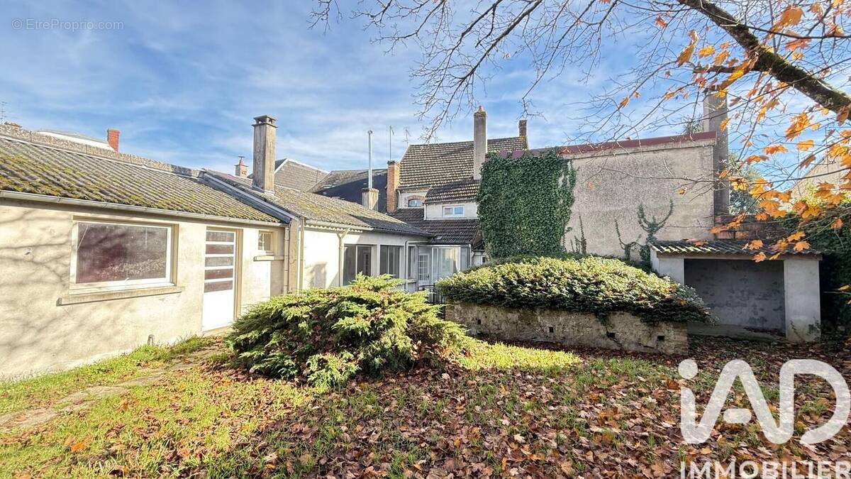 Photo 1 - Maison à NEUVY-SUR-BARANGEON
