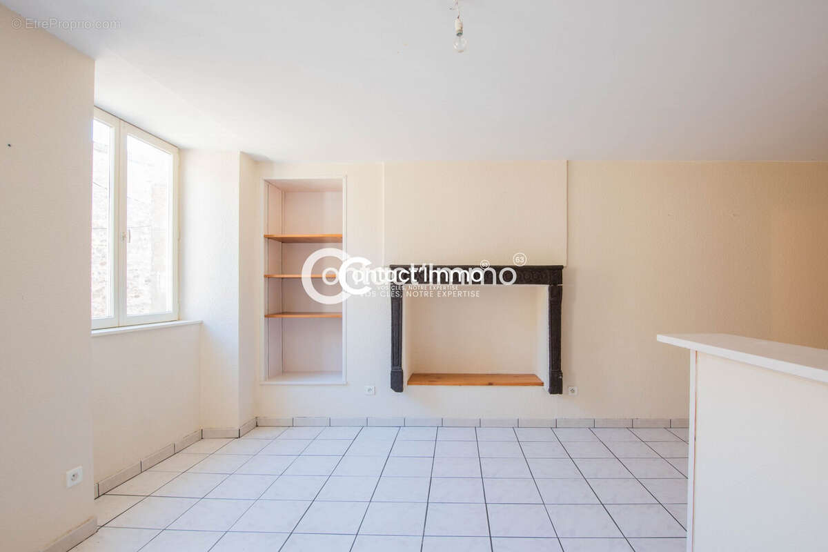 Appartement à VIC-LE-COMTE