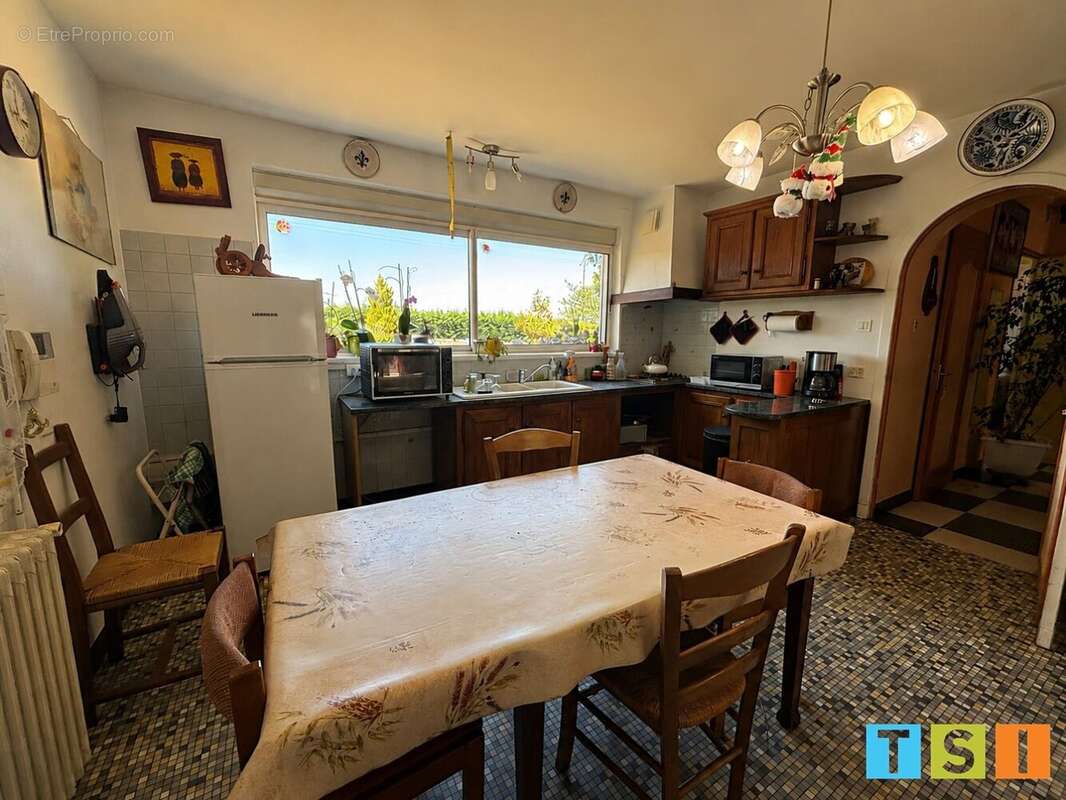 Maison de caractère de plus de 220 m² avec piscine et parc arboré de 6 725 m² - photo 7