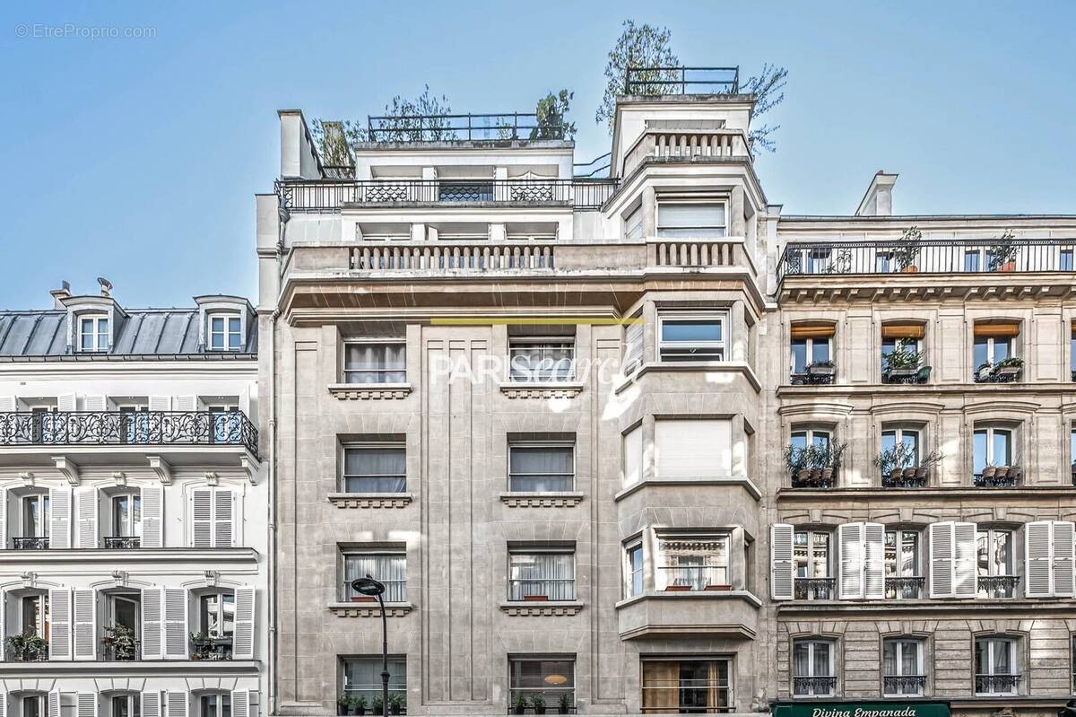 Appartement à PARIS-16E