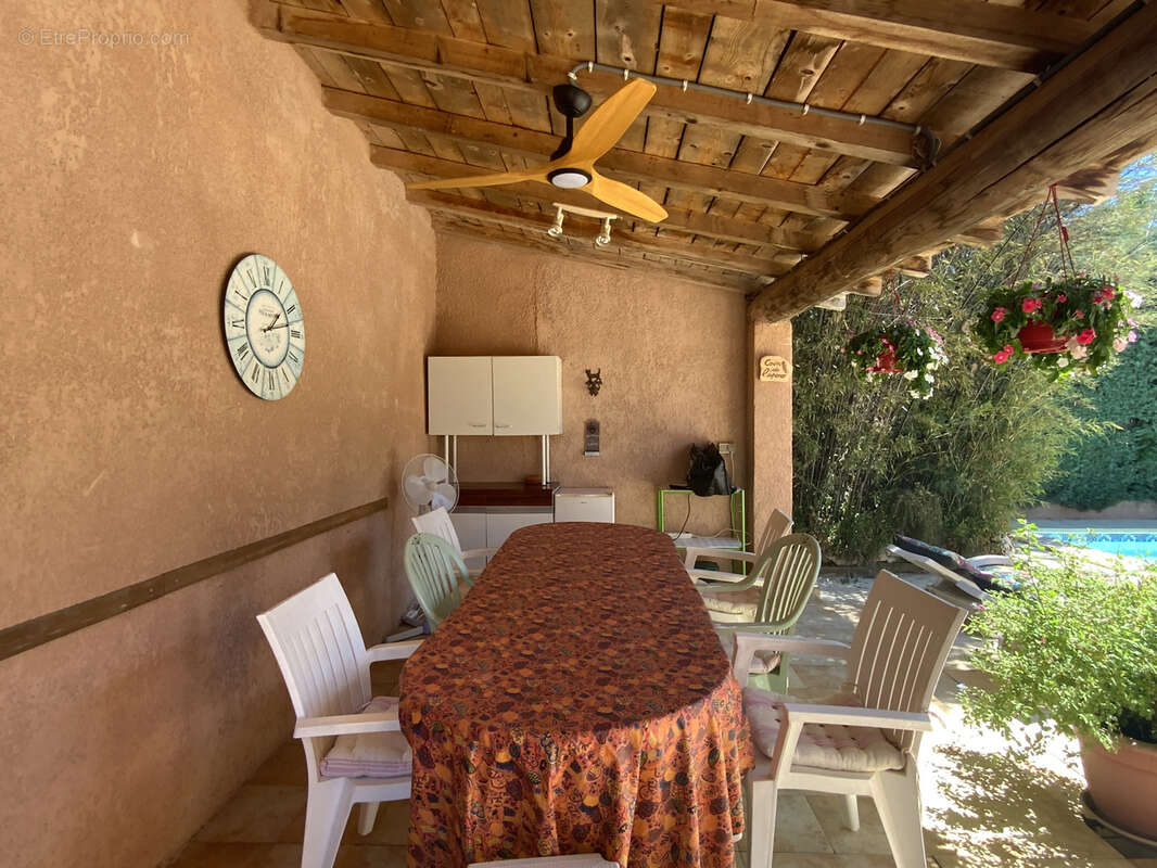 Charmante villa de plain pied avec piscine. - photo 15