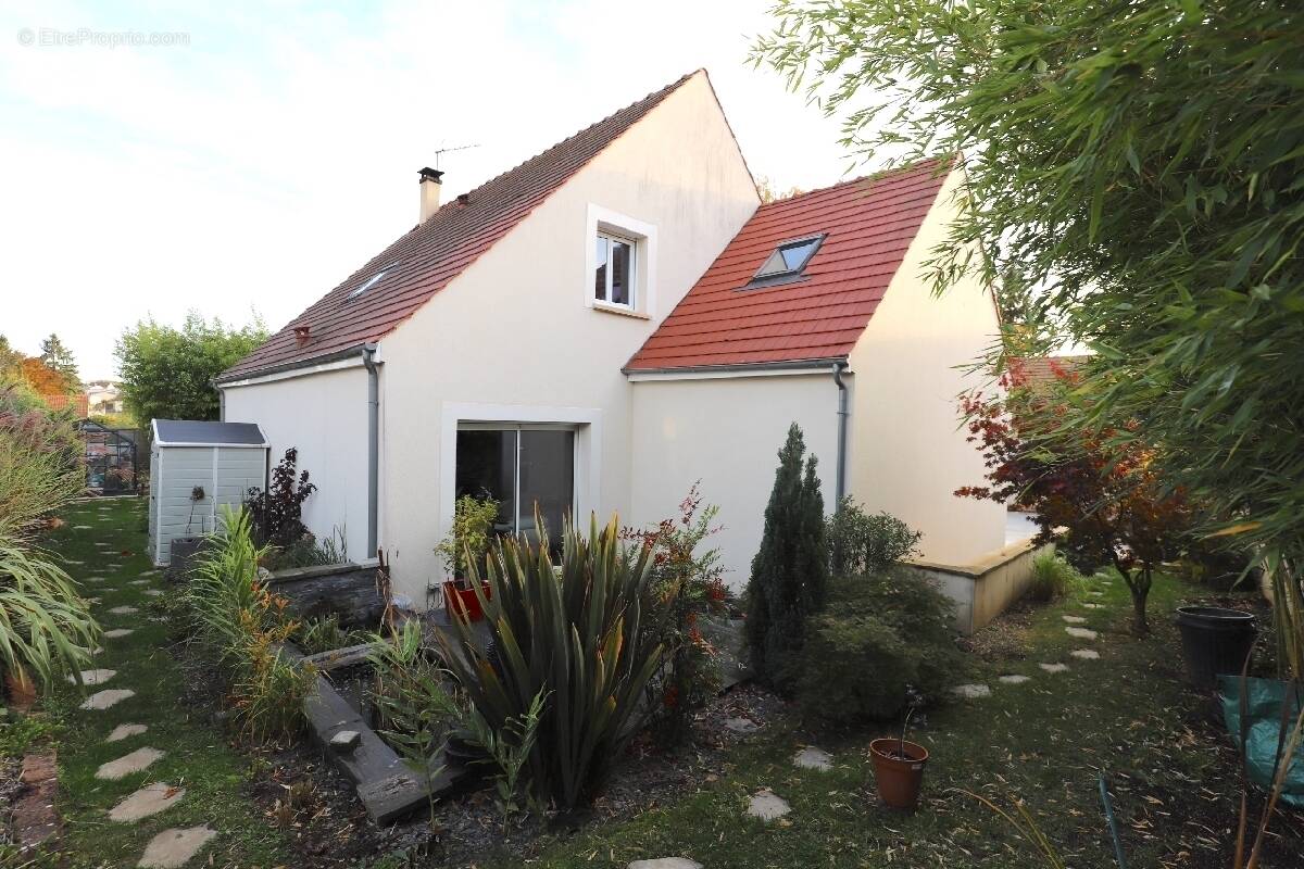 Maison à OZOIR-LA-FERRIERE