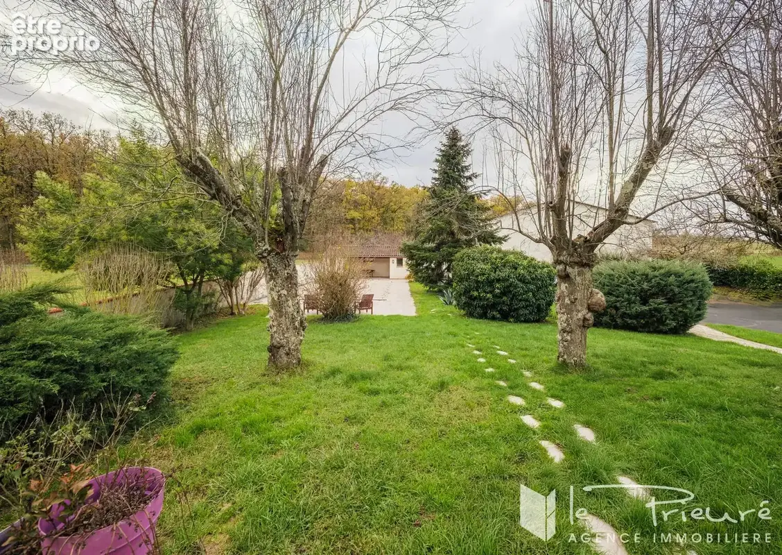 Grande maison avec vue dégagée, piscine, grand terrain arboré et sous-sol complet à Puygouzon - photo 2