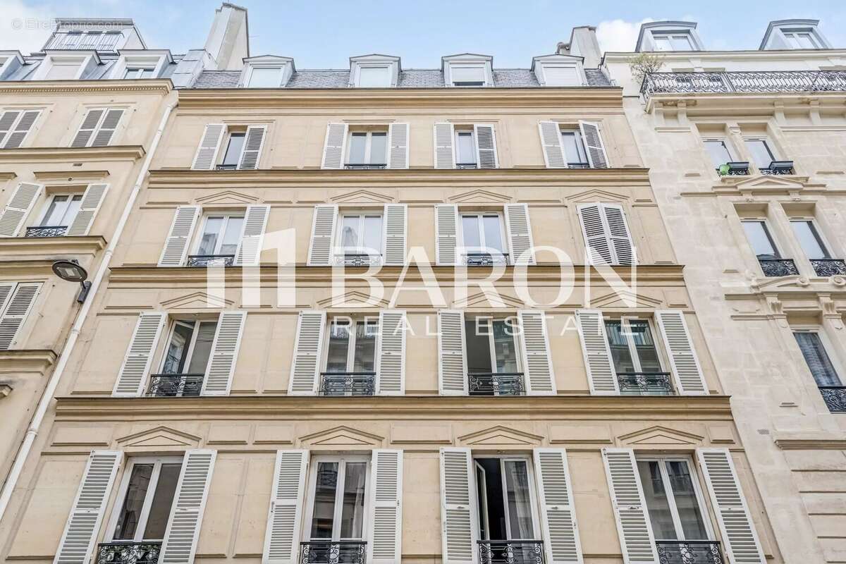 Appartement à PARIS-17E