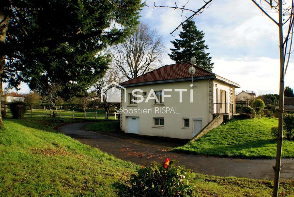 Maison 214 m² à Breuil-Barret  - photo 4