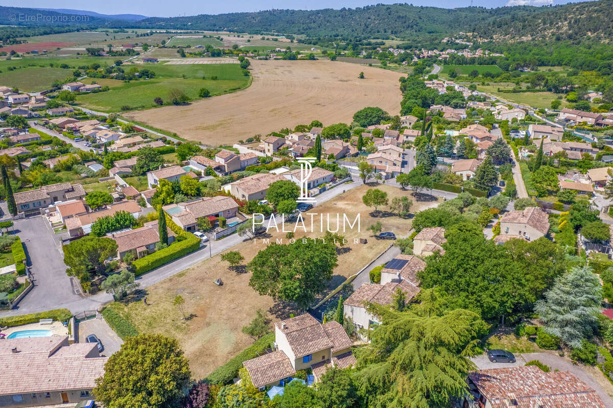 Terrain à GREOUX-LES-BAINS