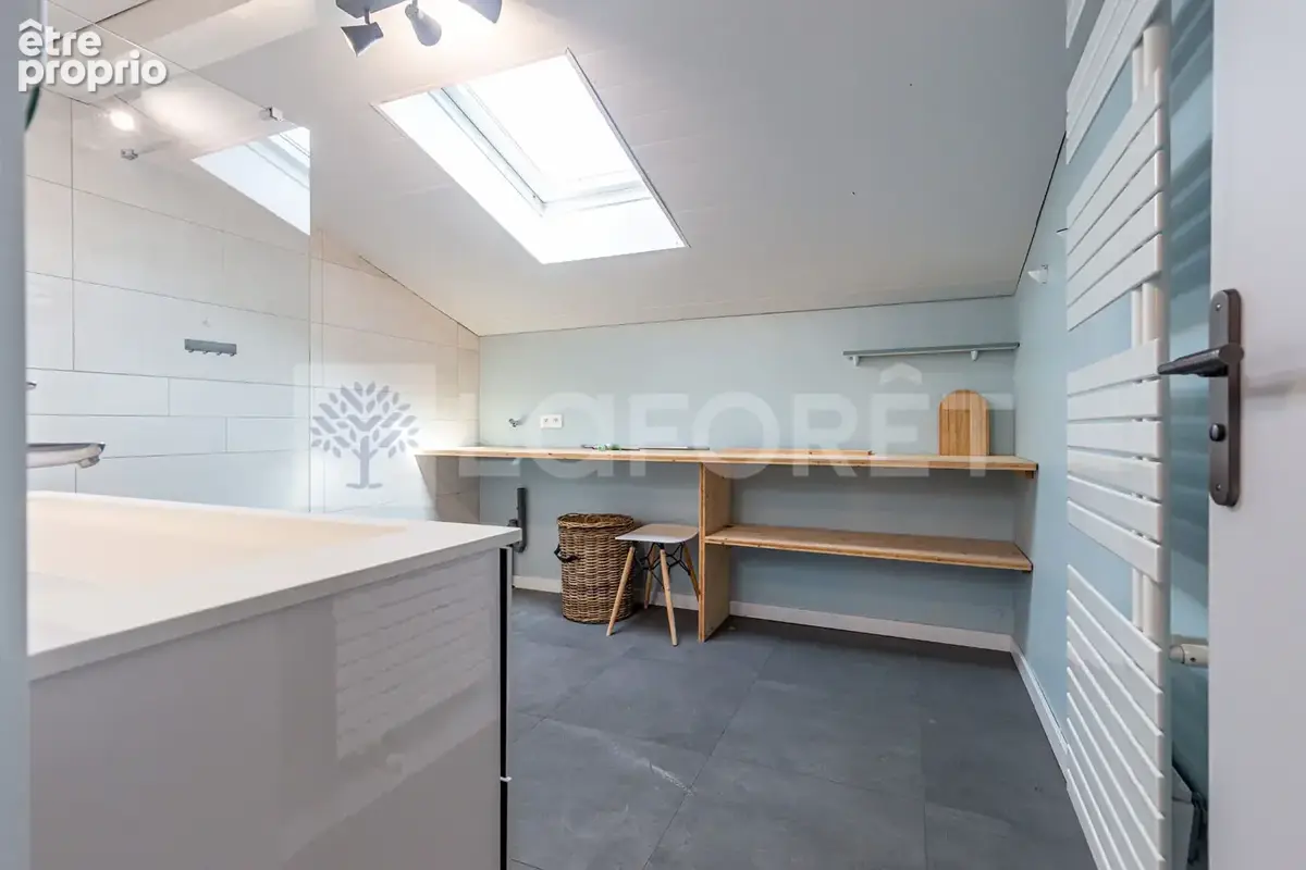Agence immobiliere laforet - annecy-le-vieux - appartement 115,40m² dans maison - dernier etage - 3 chambres + 1 bureau - sejour - photo 4
