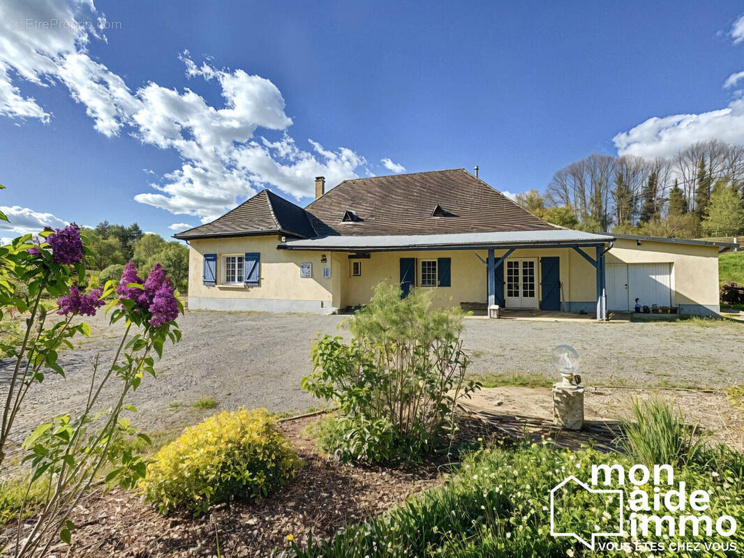 Maison à SAINT-PIERRE-DE-FRUGIE