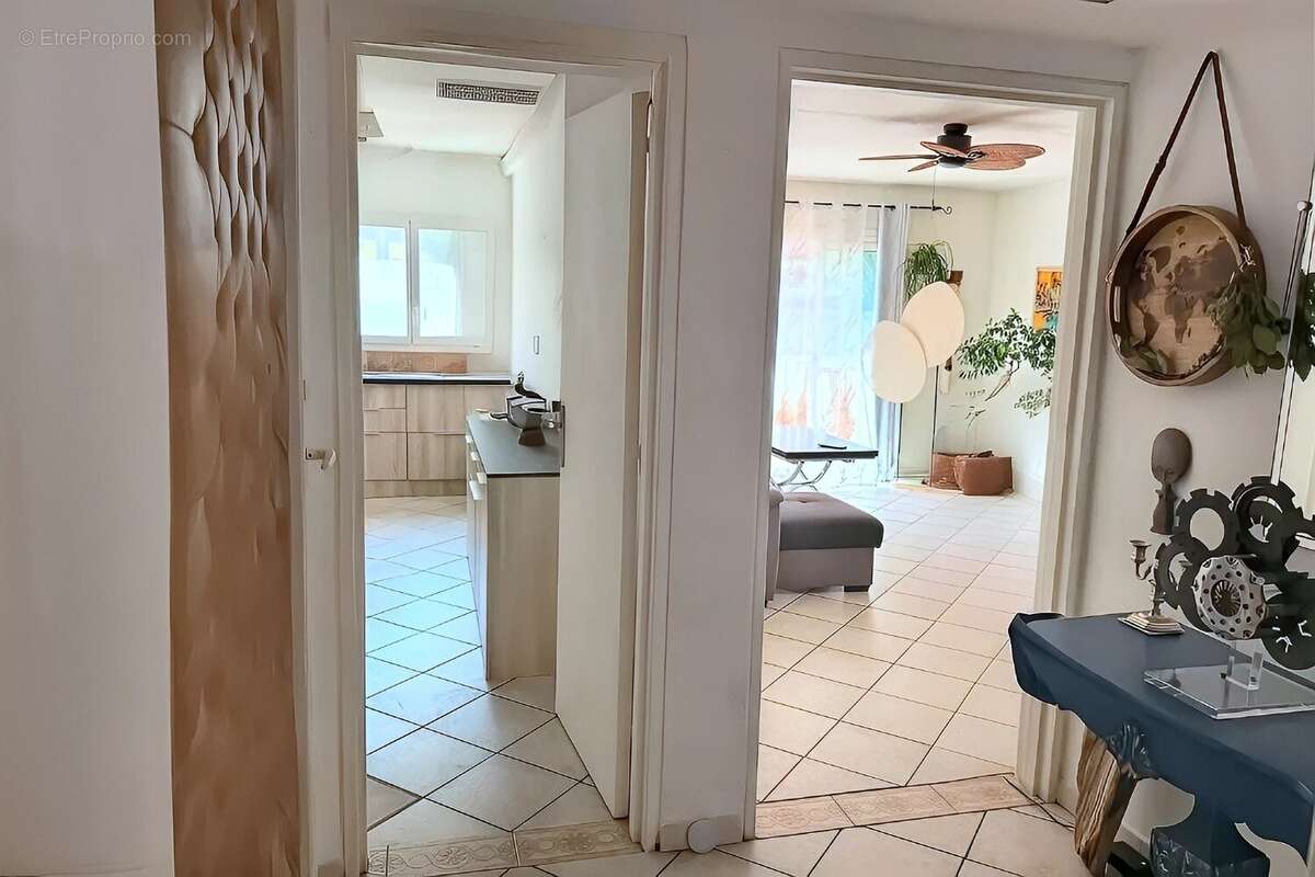 Appartement à SAINT-LAURENT-DU-VAR